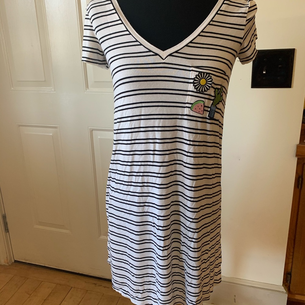 Tee shirt shirt dress with patchwork